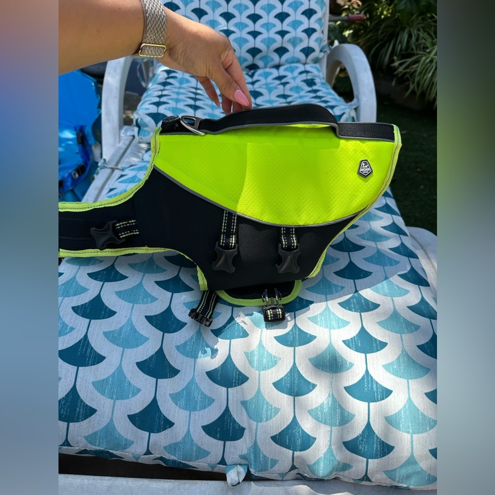 Dog life jacket